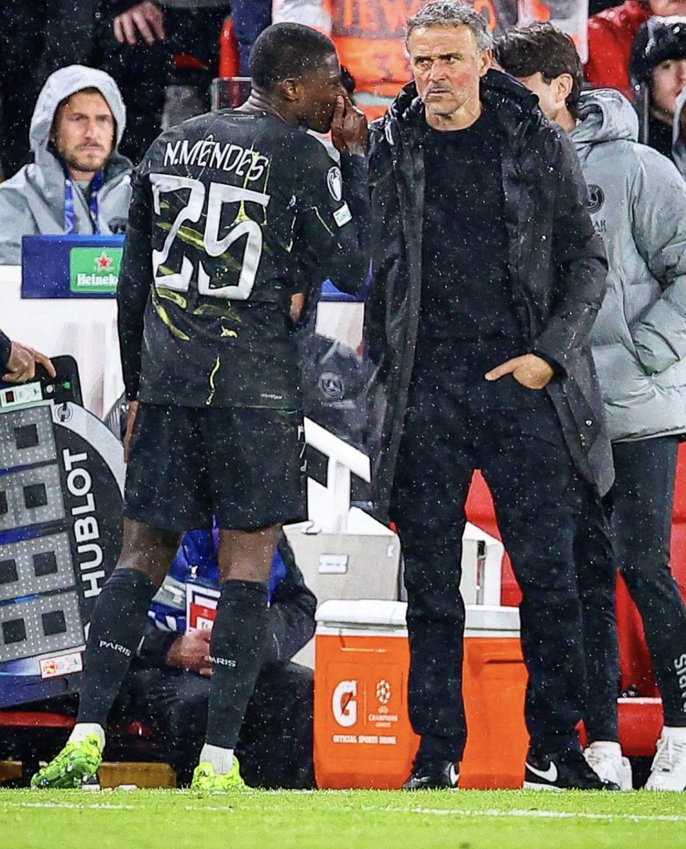 Media Parisien tweet media