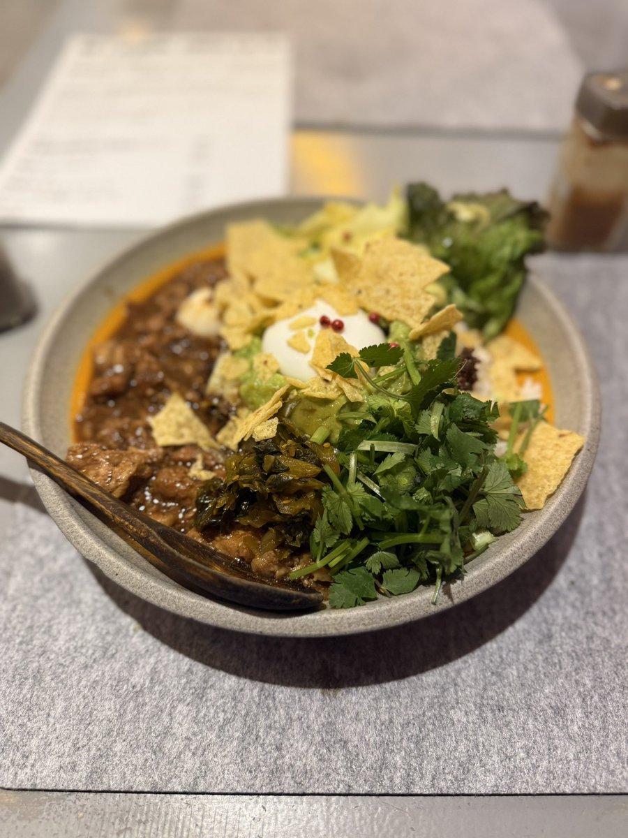 honma__ni's tweet photo. 渋谷でひとりご飯迷ったら絶対に食べるカレー https://t.co/5EIWWim1xr