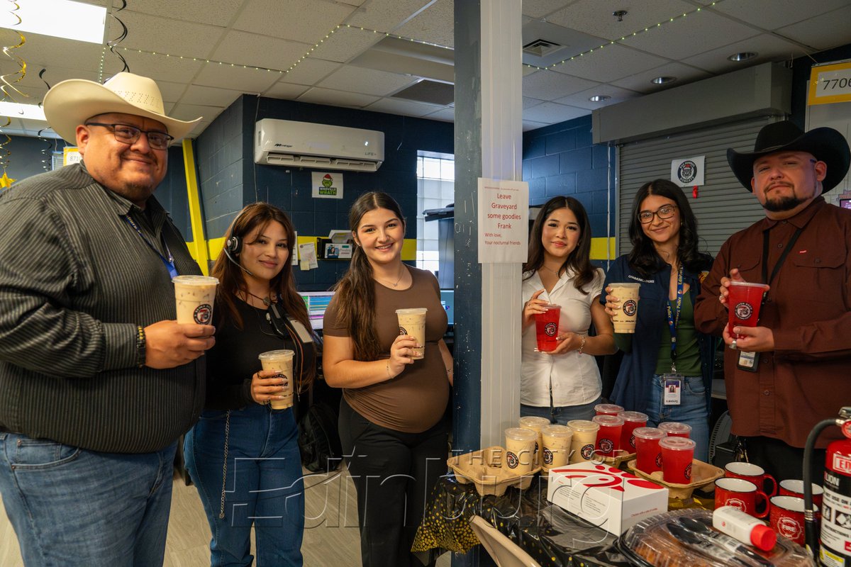 EdinburgPd's tweet photo. Today, during Telecommunicators Week, our dispatch center heroes welcomed a special visit from the Edinburg Fire Department, who brought lunch and treats to express their appreciation! β¨βοΈ #TelecommunicatorsWeek #EdinburgStrong https://t.co/M4rqWIL6BE