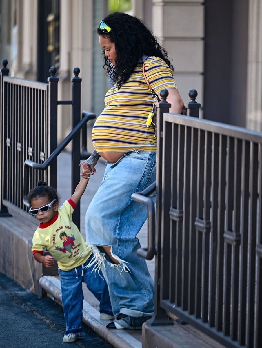 🌷 (@____rihanna__) on Twitter photo 