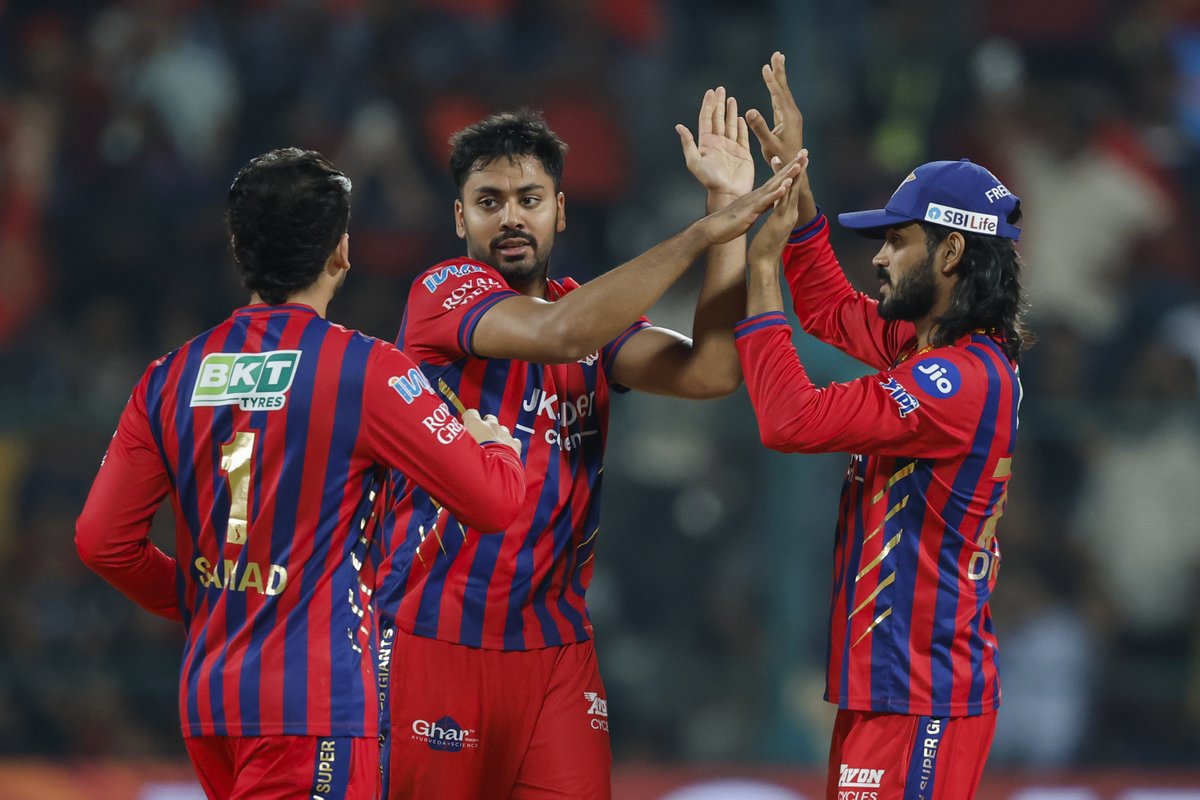 IPL's tweet image. c Nicholas Pooran b Avesh Khan ☝️

Virat Kohli goes back for a fine 49(34) 👏

#RCB need 55 runs from 54 deliveries 

Updates ▶️ bit.ly/TATAIPL-2026-23

#TATAIPL | #KhelBindaas | #RCBvLSG