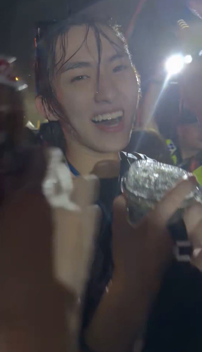 คนอะไรยิ่งเปียกยิ่งสวย 😭😭😭😭😭