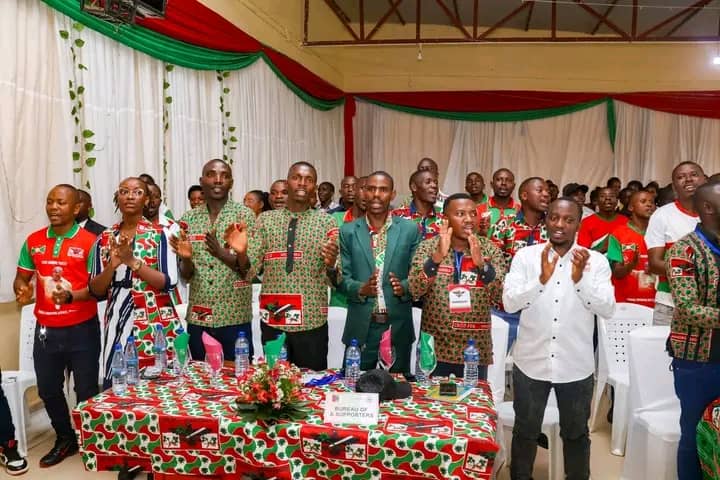 GitegaVuturaa's tweet photo. 1.#Burundi. Le 12/4/2026, les Jeunes #Imbonerakure regroupés au sein du Groupe de front @CnddFddGitega, natifs de @Gitega &amp; étudiant dans #ntes universités #Bujumbura, se sont réunis pour se souhaiter une bonne année 2026 et célébrer la victoire aux élections de 2025
@IntumwaNews https://t.co/biBL1ZcJxE