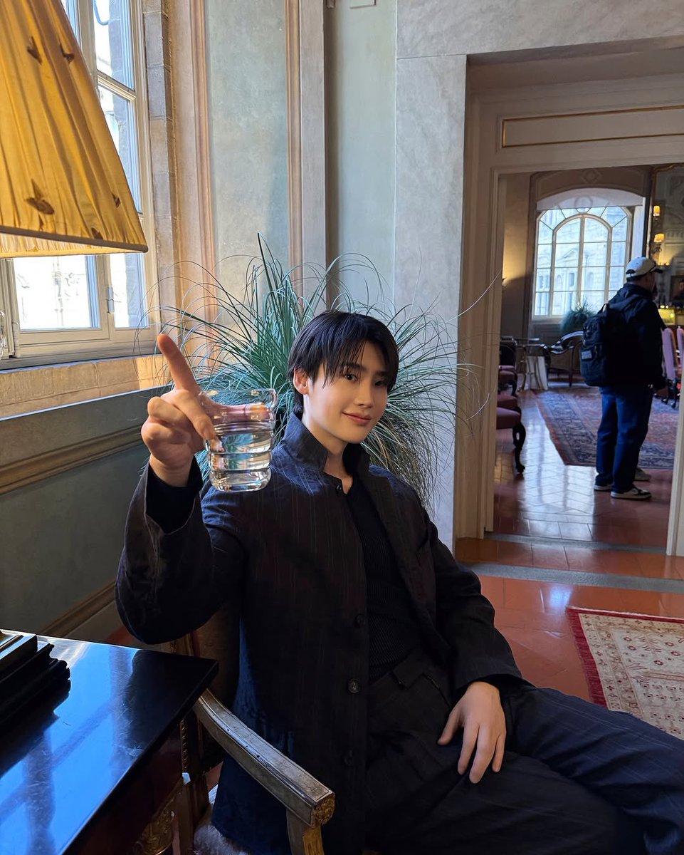 lee_jo_ng_s_uk's tweet photo. 🚶🚶아 맞다 밀리노..

#01番 #LEEJONGSUK #イジョンソク
#amanproject.official #acefactory.official
#jongsuk0206 https://t.co/1jDCRy7l3K