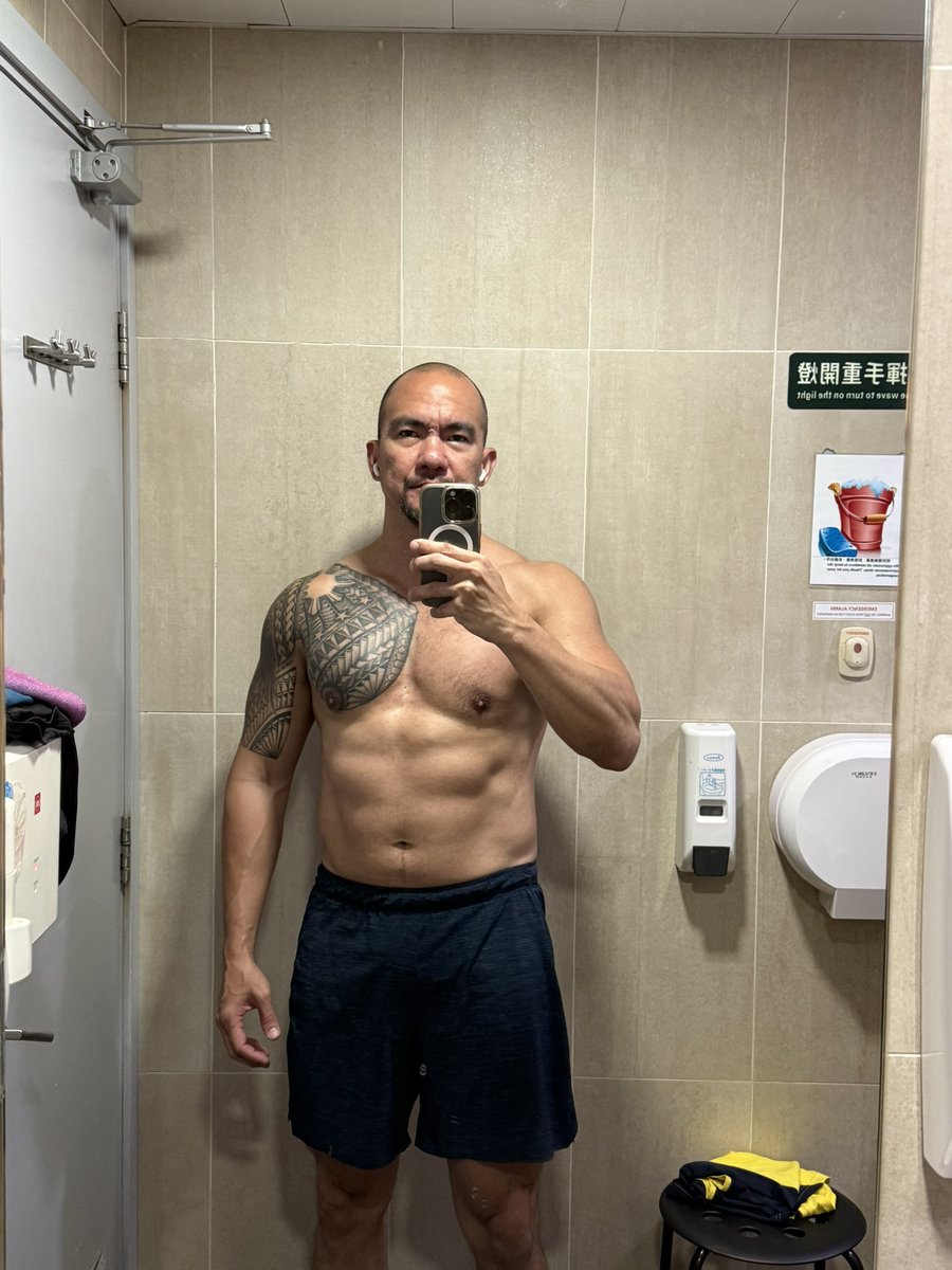 daddieyo05's tweet image. Capping off the short work trip 💻#wheninhk #dailygrind #FitnessJourney