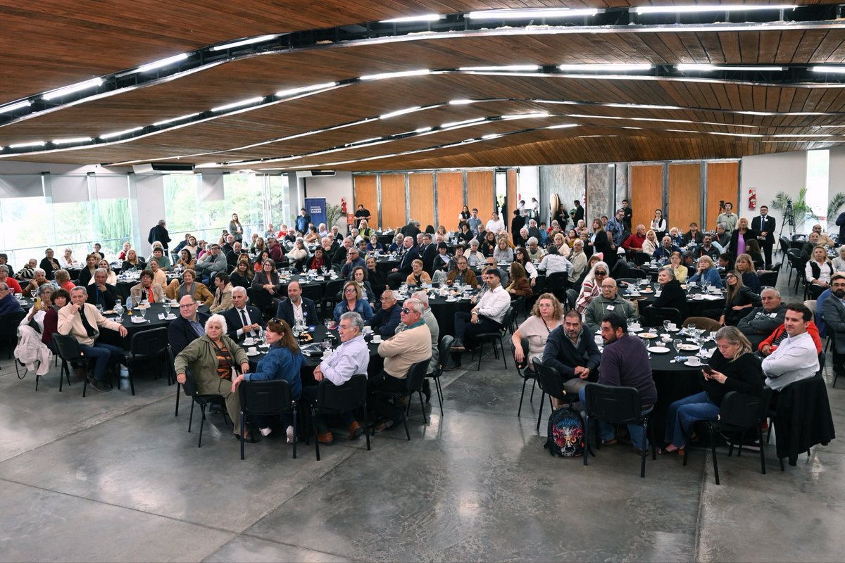 claudiojpoggi's tweet photo. Junto a todos los Centros de Jubilados de las diferentes Localidades de la Provincia, lanzamos hoy el PROGRAMA GRANDES AMIGOS para el año 2026 ! Muy bien !!! https://t.co/3XZTCRUDeN