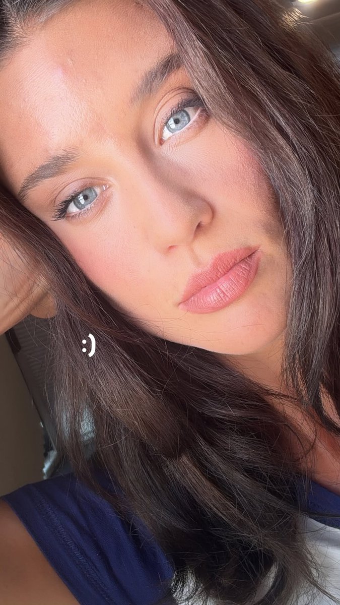 María Pedraza  tweet media