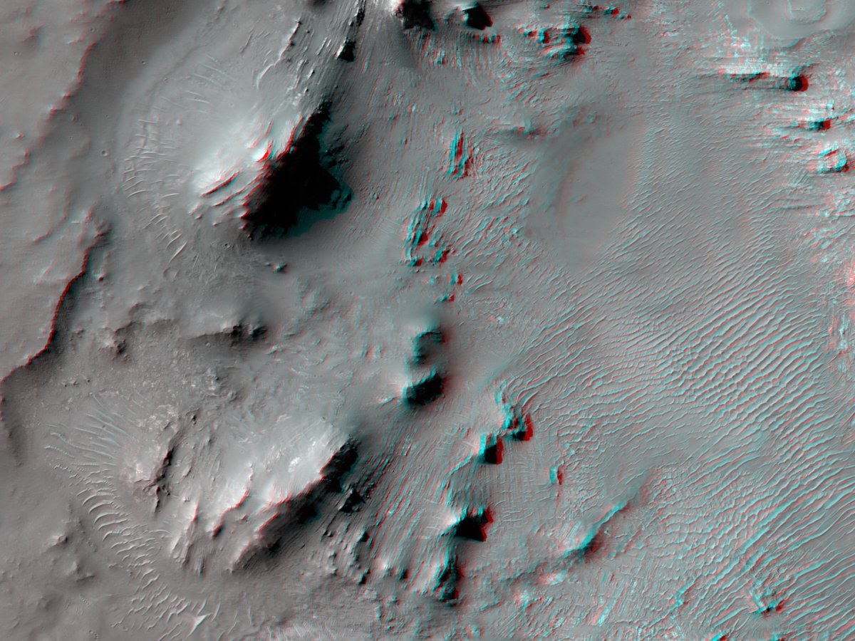 HiRISE's tweet image. HiRISE 3D: Crater Central Uplift in Solis Planum

This image was requested for potential structural mapping of the central uplift in this impact crater.

uahirise.org/anaglyph/ESP_0…
NASA/JPL-Caltech/University of Arizona
#Mars #NASA #science