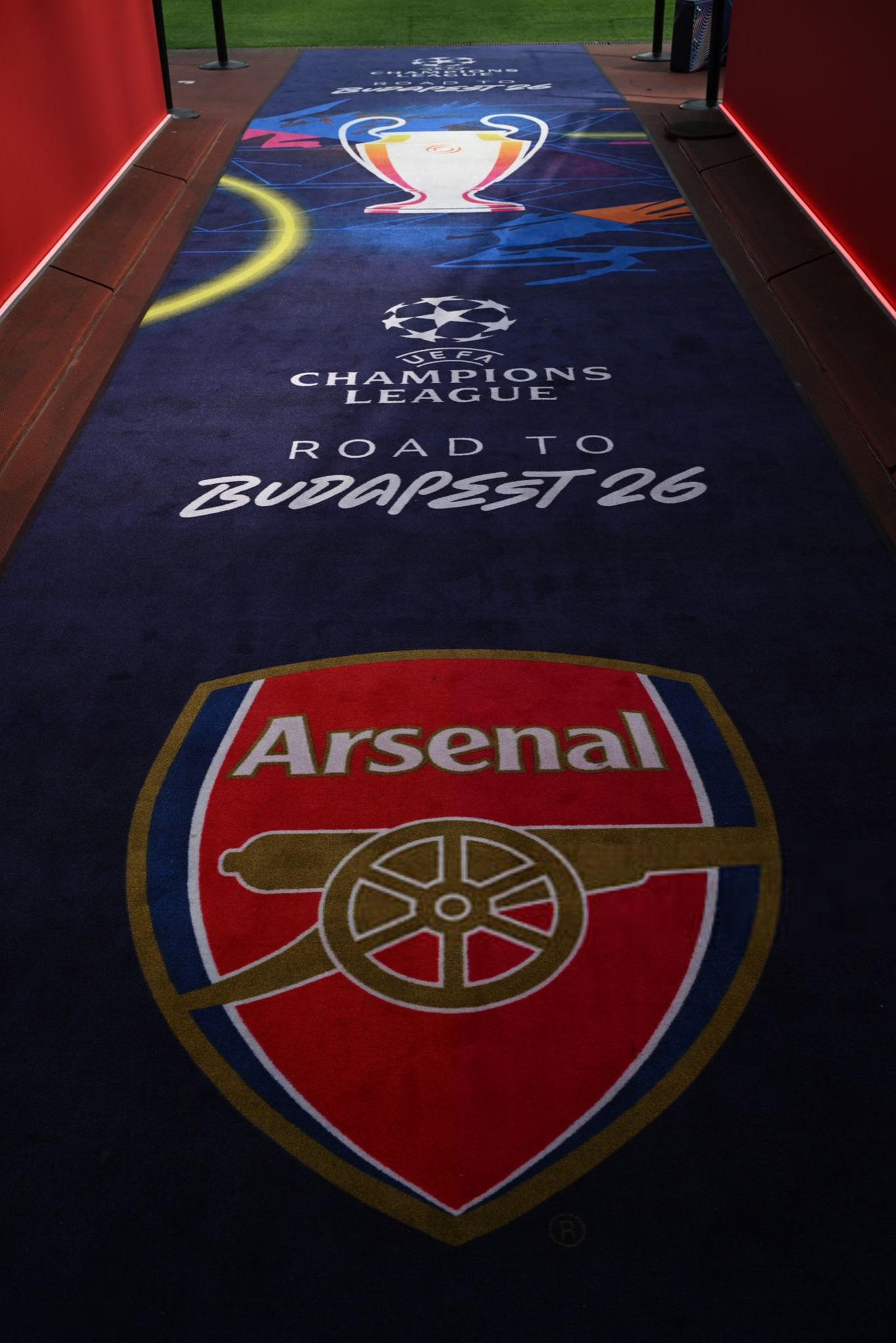 فاز أرسنال في 10 مباريات من أصل 11 مباراة خاضها في دوري أبطال أوروبا هذا الموسم، مقابل تعادل واحد. وبذلك يُعدّ من أكثر الفرق تحقيقًا للانتصارات في نسخة واحدة من البطولة.. ومن بين الفرق التي خاضت 10 مباريات أو أكثر في موسم واحد من كأس أوروبا/دوري أبطال أوروبا، فإن الفريق الوحيد الذي يملك نسبة فوز أعلى هو بايرن ميونخ في موسم 2019-2020، حين فاز بجميع مبارياته الـ11 بنسبة 100% وتُوّج باللقب. Arsenal news 