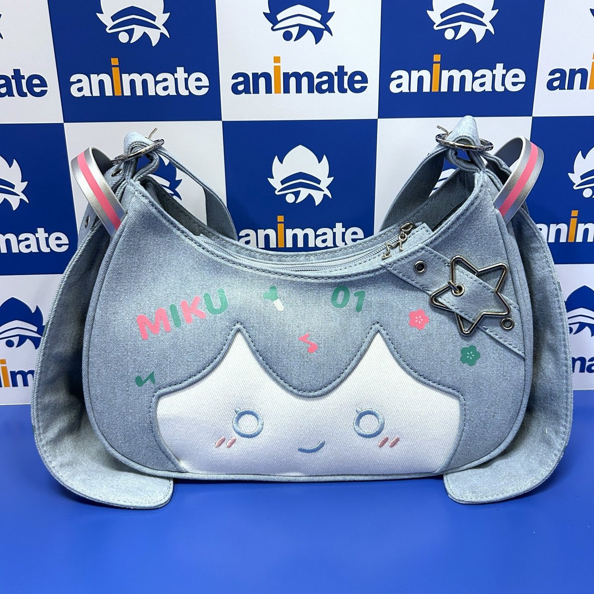 animate_la's tweet photo. 🎤✨ New VOCALOID Merch Has Arrived at animate LA! ✨🎤

Calling all Miku fans and VOCALOID lovers—your next must-have items are here! 💙

We’ve just launched a fresh lineup of VOCALOID merchandise, including:
⭐ Acrylic Stands featuring your favorite characters
⭐ Adorable Keychains perfect for everyday use
⭐ And don’t miss… a SUPER cute Miku Ita Bag, now available in-store! 👜✨

Perfect for decorating your space or showing off your love for Hatsune Miku and friends 💫
Stop by animate LA and grab yours before they’re gone!

#VOCALOID #HatsuneMiku #animateLA