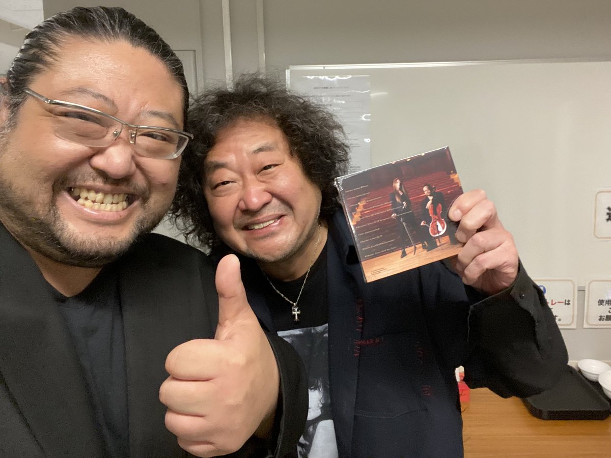 Ryoji Shinomoto「Dragonbird symphony」を葉加瀬太郎さんにお渡しさせ