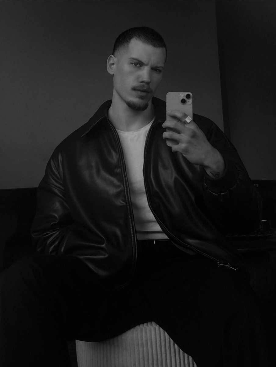 Aleksandr tweet media