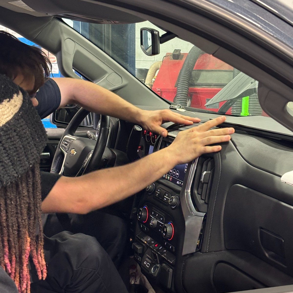 autodiesel_MI's tweet photo. ❄️ Our students are mastering automotive HVAC systems to keep you cool! Here's their training:
✅ A/C Recharge 🔋
✅ Reassembly 🛠️
✅ Control Testing 📱
Kudos to these dedicated future technicians! #AutoDieselInstitute #HVAC #SkillsForSuccess #FutureTechnicians https://t.co/liW75nv5sO