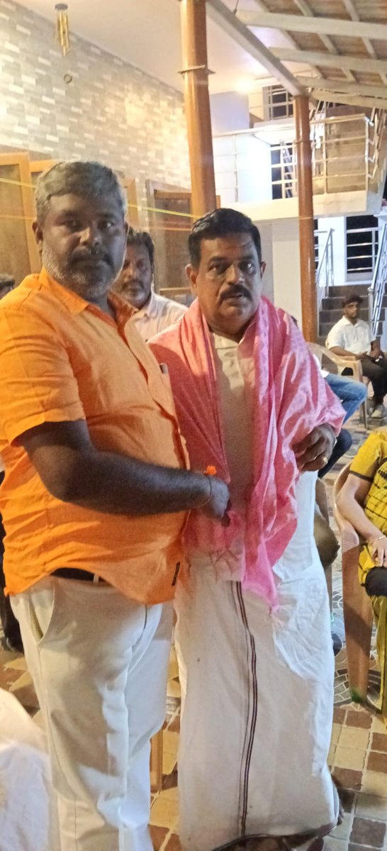 pollachiparthi's tweet photo. தேசிய ஜனநாயகக் கூட்டணியின் உடுமலைபேட்டை சட்டமன்ற வெற்றி வேட்பாளர் உடுமலை ராதாகிருஷ்ணன் அவர்களை சந்தித்த தருணம். https://t.co/FyVIsYlWRa