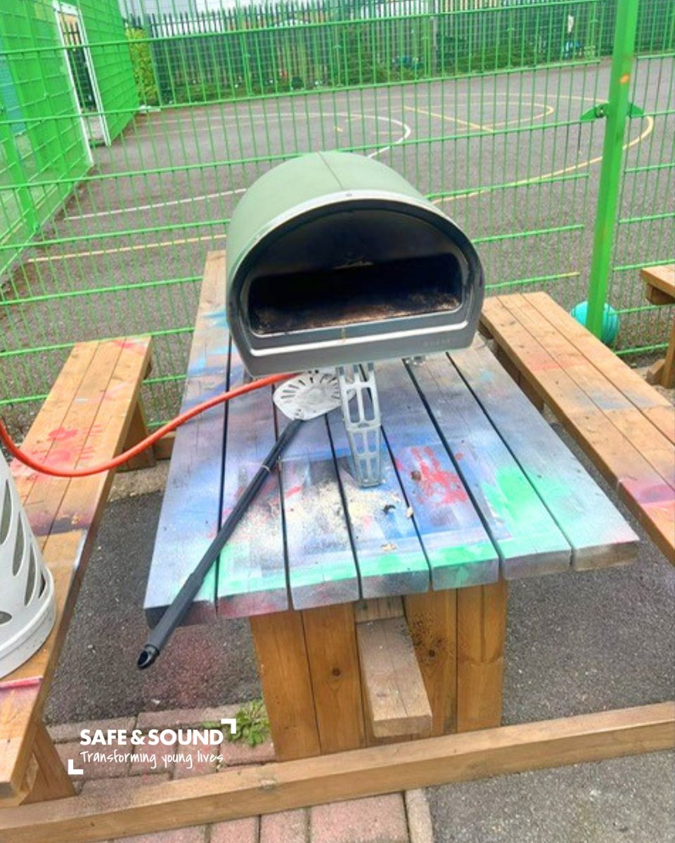 safesoundgroup's tweet image. Our young people had a fantastic time over the Easter break! 💙

They enjoyed a range of arts and crafts activities, as well as cooking and baking sessions – creating their own pizzas and making cakes and brownies to sit down and enjoy together.

#HAF #SafeAndSoundDerby #Derby