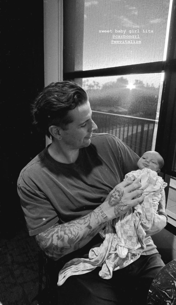 meghan 💿 tweet media