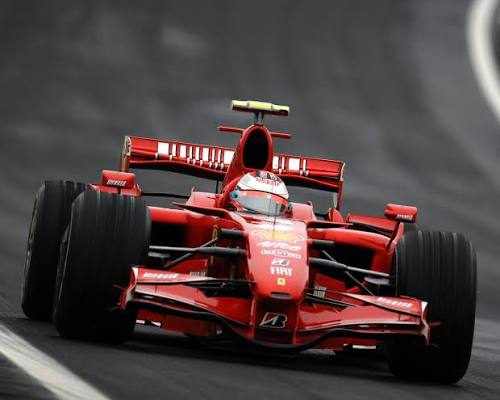 br_gae's tweet photo. Qu'est ce que ça m'énerve quand j'entends dire que Kimi Räikkönen est surcôté ! Je vais pas nier qu'il a mis un certain temps à s'adapter aux moteurs turbo-hybrides mais sur sa première partie de carrière il était magnifique. Rien que le fait d'être resté dans la course au https://t.co/vxlZSNq0lH