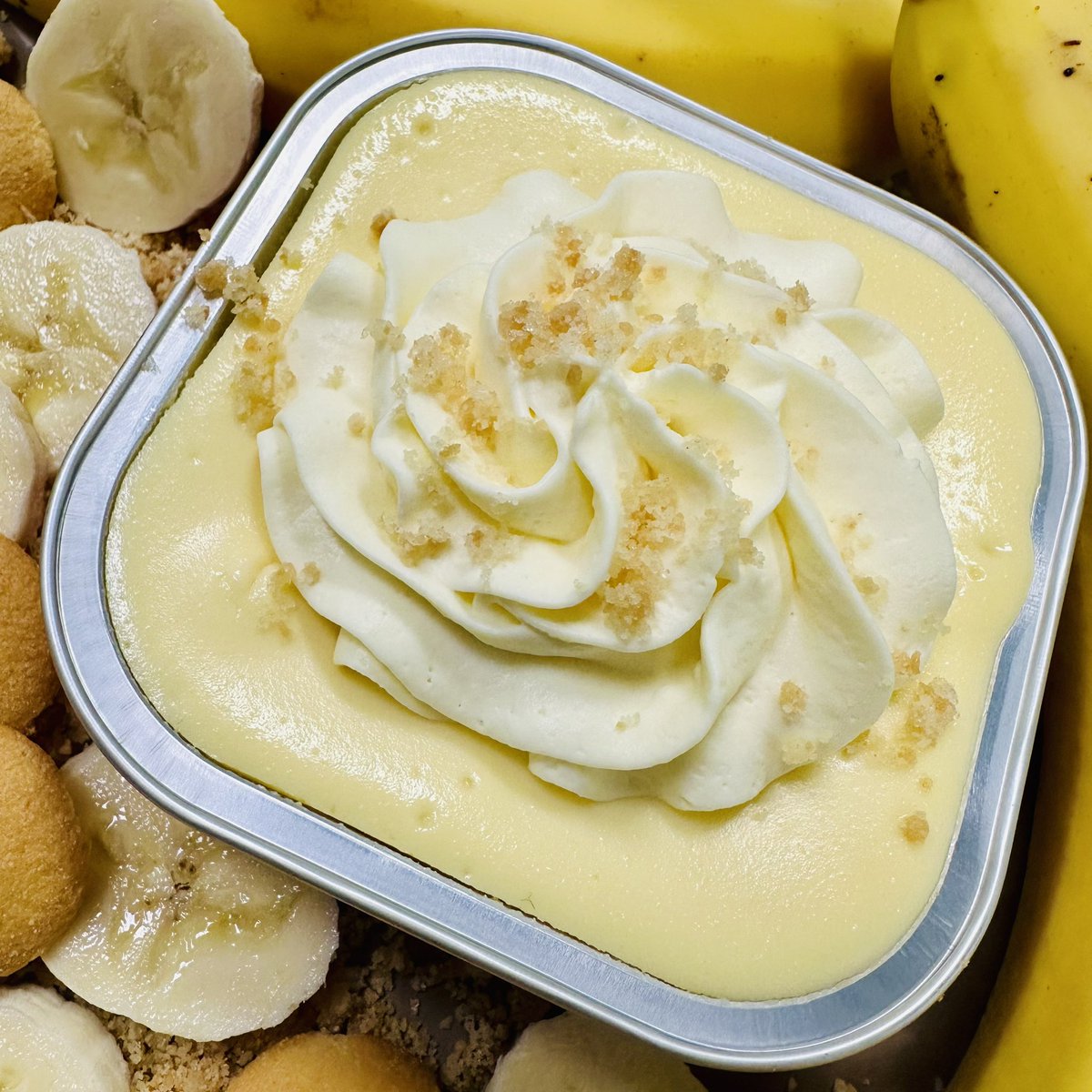 TripleDipples's tweet photo. Old-school comfort meets cheesecake 🍌

Banana Cream Pie Cheesecake
Nilla Wafer crust + whipped cream + Nilla crumbles

Doesn’t need an introduction…just a utensil.

#TripleDipples #BananaCreamPie #NillaWafer https://t.co/uLW8MyLVux