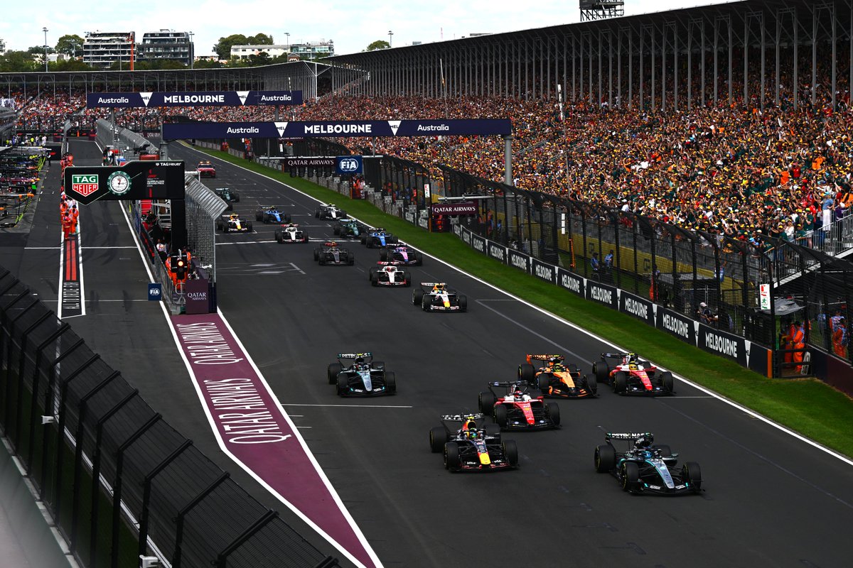 🧐📺 ¿Qué está pasando con las audiencias de F1 en el mundo?

🙅 En resumen: no hay dramas

2025 🆚 2026

⬇️ Las cifras bajan en:
🇪🇸 España: -28%
🇫🇷 Francia: -43% (GP de Japón)
🗺️ Otros países

⬆️ A nivel global (diez principales mercados de la F1), suben:
🇧🇷 Brasil: +296% (GP de