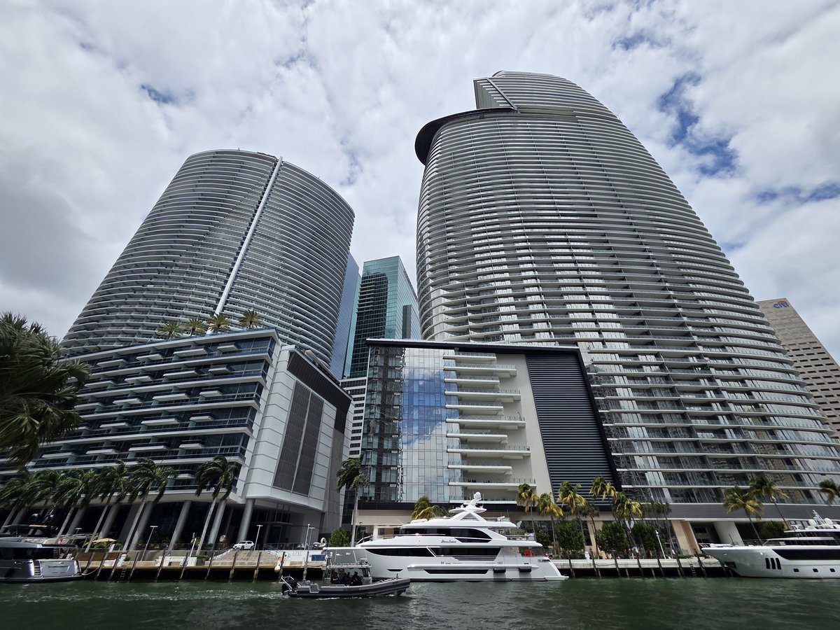 volvoshine's tweet image. The Kardashian's wish they had these curves
#Miami #RealEstate