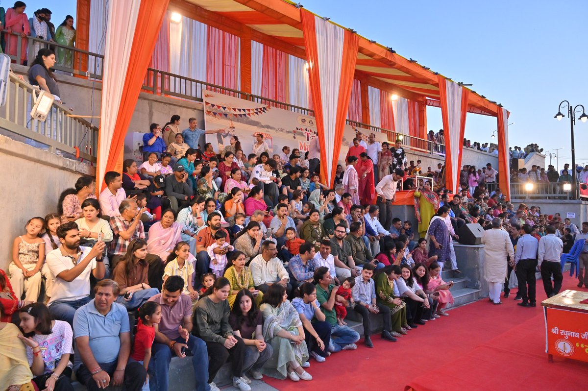 Jammu_SmartCity's tweet image. Divine energy marked Day 2 of Tawi Mahotsav as the sacred Tawi Aarti illuminated the evening at the Tawi Riverfront, drawing devotees and visitors in large numbers.
@OfficeOfLGJandK
@Devansh_IAS
@diprjk

#TawiMahotsav2026 #Day2 #TawiAarti #Jammu #SpiritualVibes #Riverfront