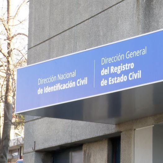 EL SENADO APROBÓ CAMBIO EN EL ORDEN DE APELLIDOS 

El Senado aprobó por unanimidad un cambio en la inscripción de apellidos. Los padres podrán elegir el orden y, si no hay acuerdo, se definirá por sorteo. La norma elimina la prioridad del apellido paterno.

Aprobación unánime
El