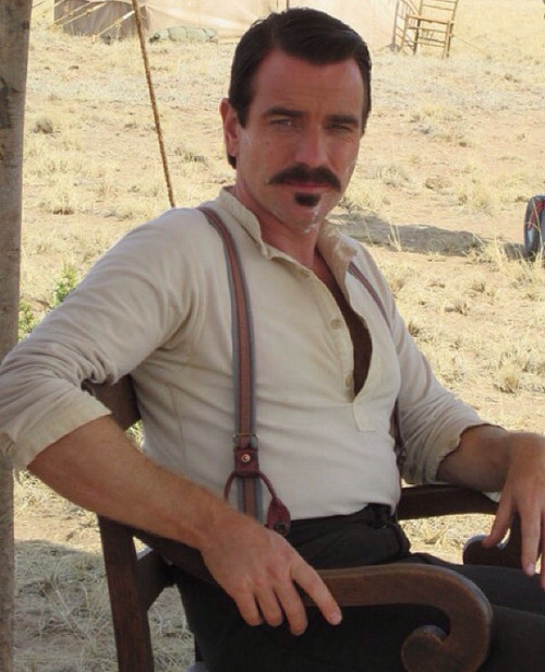 Ewan McGregor Daily tweet media