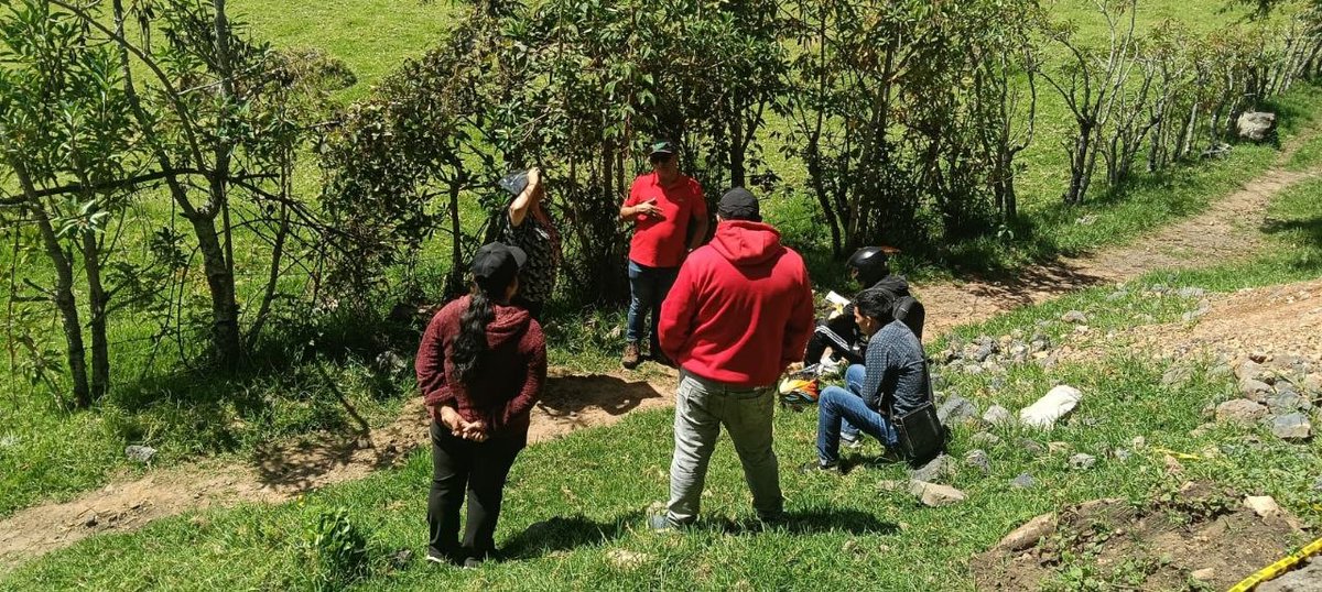 MariaPastora_p's tweet photo. En el sector de Aticanse, Mapachico Centro, realizamos una inspección conjunta con Gestión Ambiental, la comunidad y la JAL, para avanzar en la solución al descole de aguas residuales que afecta a más de 20 viviendas. 💧🏡
#MapachicoCentro #GestiónAmbiental #TrabajoComunitario https://t.co/OHtxs9Wkoe