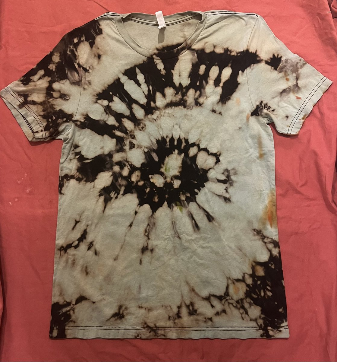 Wonderlusti8vq's tweet image. Just got done washing a few tie dye shirts. Which one is your favorite?
#tiedye #art #hippystyle #spiral