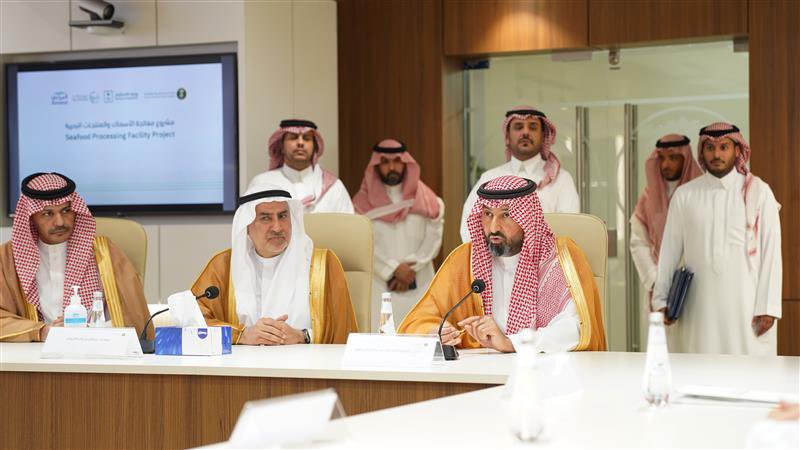 n_s_alkbeer's tweet photo. شهد صاحب السمو الأمير
نايف بن سلطان بن محمد بن سعود الكبير
رئيس مجلس إدارة شركة المراعي ،توقيع
اتفاقيتين استراتيجيتين مع وزارة الاستثمار
وبرنامج تعزيز الشراكة مع القطاع الخاص
(شريك) لتمكين التوسع في مشاريع استراتيجية 
في قطاع المأكولات البحرية ودعم منظومة
الأمن الغذائي في المملكة https://t.co/6GyrvdJXZ2