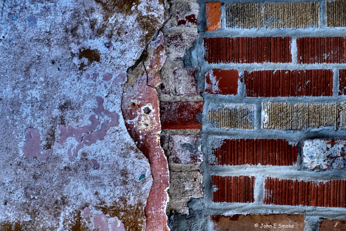 JohneeeSmoke's tweet image. #bricks