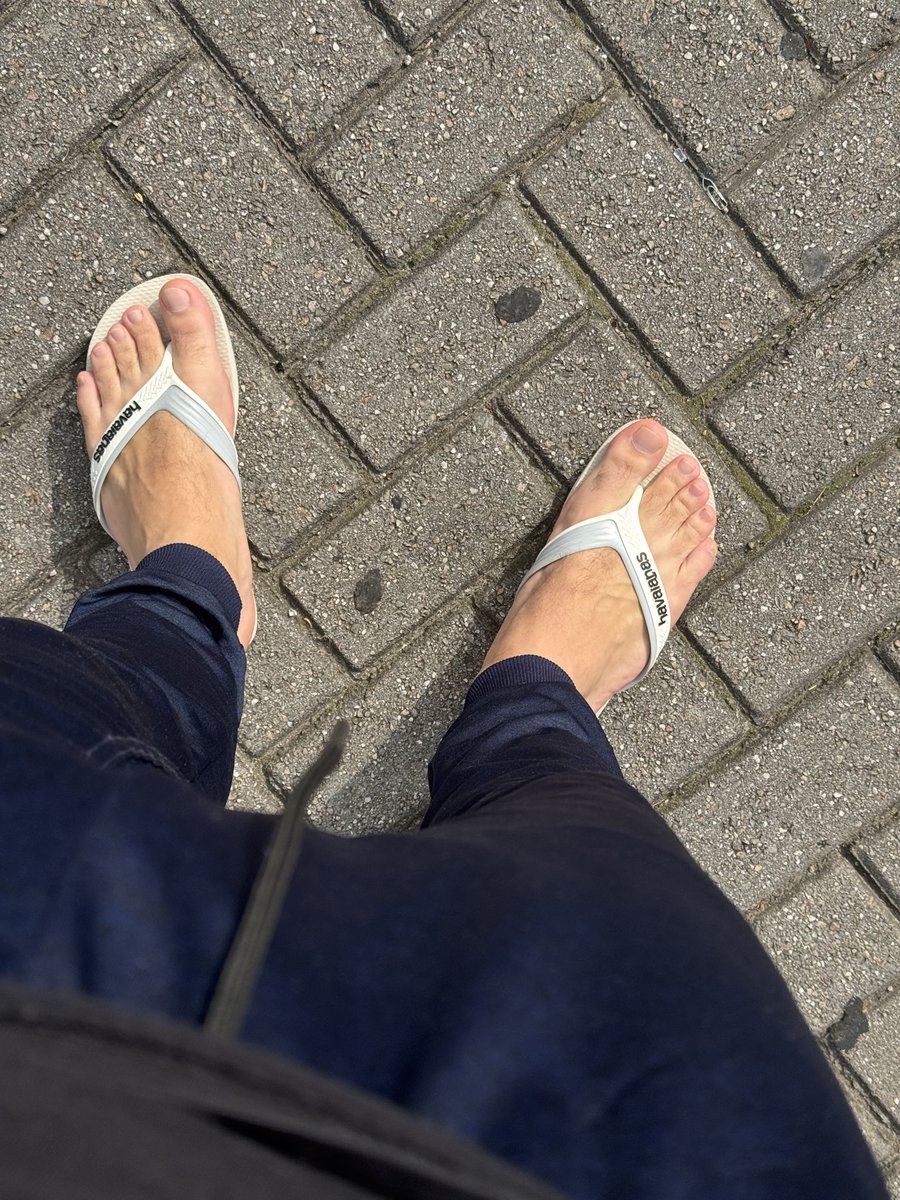 PutoAtv_Cwb's tweet photo. Sola e pezão!  #pes 
#feet #feetfetısh #feetworshi̇p #podolatria #footfetısh https://t.co/aXbtOND5wH