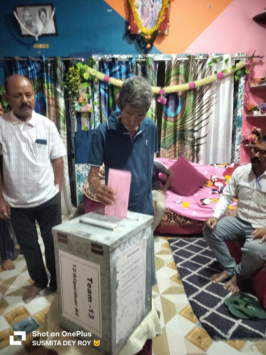 Susmita_TMC's tweet photo. ক্যান্ডিডেটের এজেন্ট হয়ে আজ সারাদিন বুথে বুথে ঘুরে ভোট করানো হলো পররপার অঞ্চলে ।।
Vote for TMC ✊🏻💚 
@SumanKanjilal15
Joy bangla 💚✊🏻
@MamataOfficial https://t.co/T4dN0cebvV