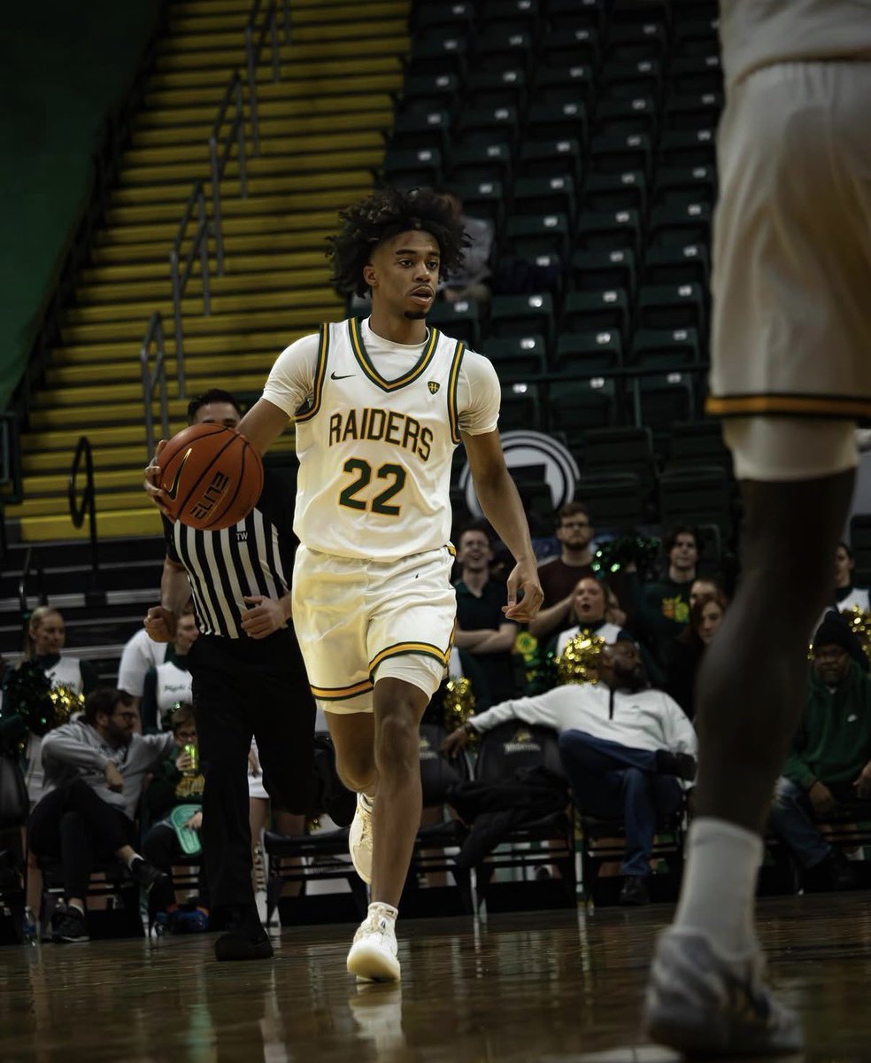 Tobias Bass tweet media