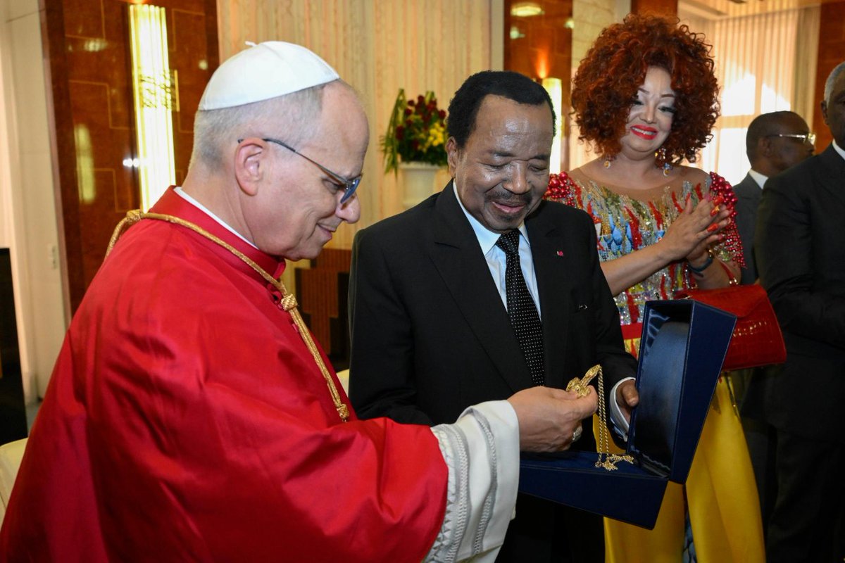vaticannews_fr's tweet image. 🇨🇲 C’est au Palais de l’unité que le #Pape Léon XIV a effectué sa première prise de parole mercredi 15 avril au #Cameroun. Dans son discours aux autorités, à la société civile et au corps diplomatique, le Souverain pontife a détaillé ses aspirations pour le pays, appelant à
