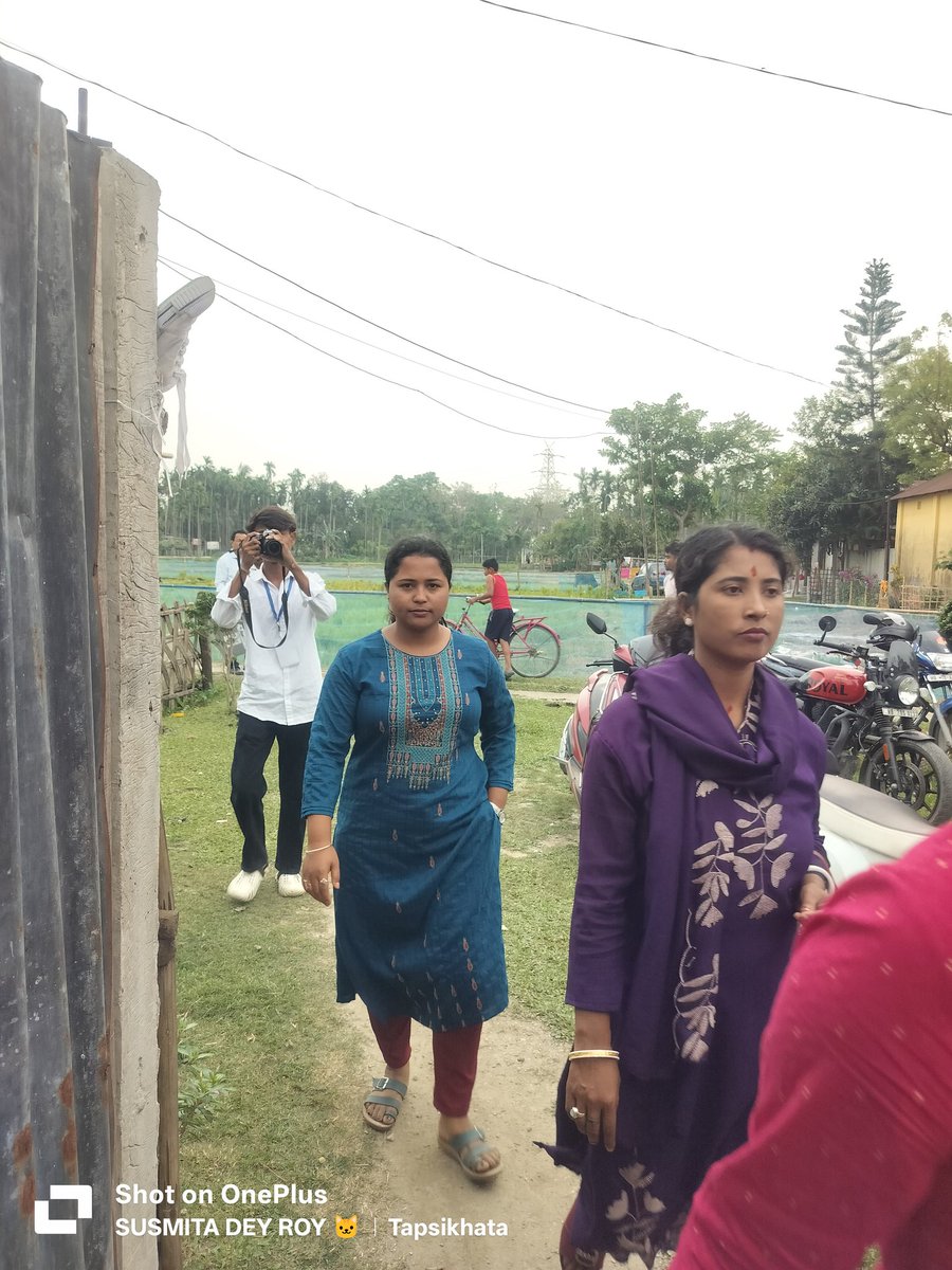 Susmita_TMC's tweet photo. ক্যান্ডিডেটের এজেন্ট হয়ে আজ সারাদিন বুথে বুথে ঘুরে ভোট করানো হলো পররপার অঞ্চলে ।।
Vote for TMC ✊🏻💚 
@SumanKanjilal15
Joy bangla 💚✊🏻
@MamataOfficial https://t.co/T4dN0cebvV