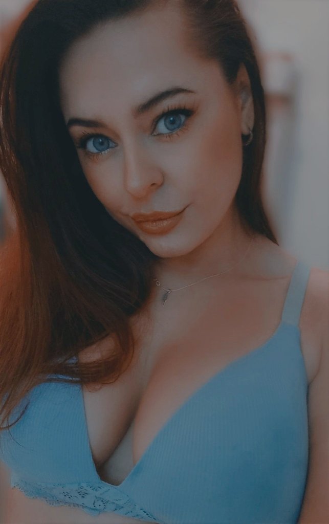 Dominatrix Kayleigh tweet media