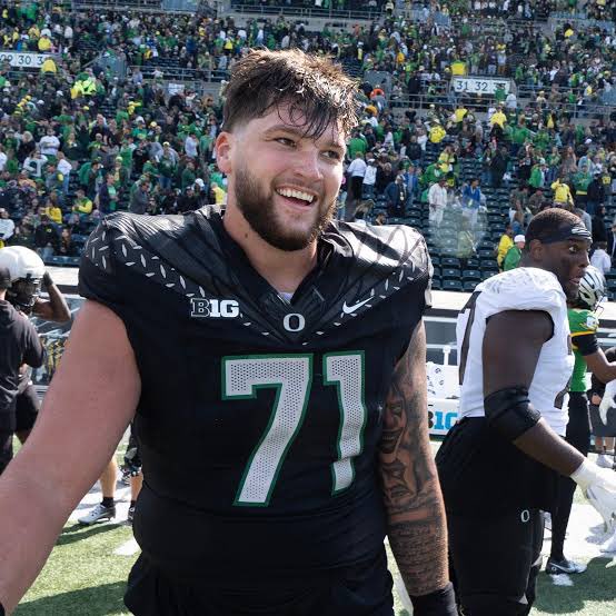 49ersSportsTalk's tweet photo. The #49ers hosted Oregon OL Alex Harkey on a Top- 30 visit, per @JustinM_NFL https://t.co/nW1Y61jxRI