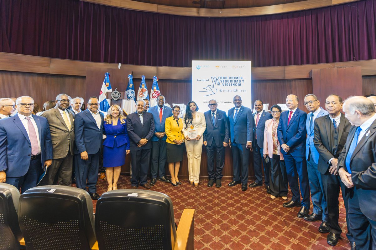 ProcuraduriaRD's tweet photo. Yeni Berenice Reynoso destacó la importancia de la unión de todos los sectores en la lucha contra esos delitos durante el Foro “Crimen, Seguridad y Violencia”, organizado por la directiva del periódico Listín Diario (@ListinDiario) y la UASD (@UniversidadUASD) https://t.co/qmudvkKLJ1