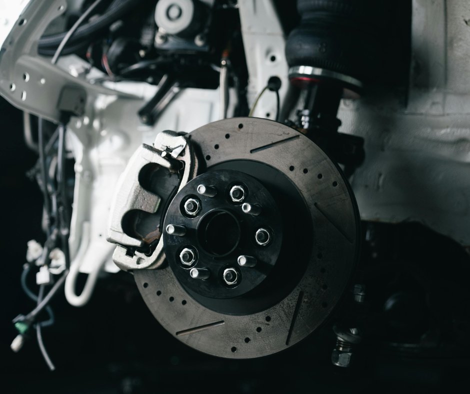 HeredosAutoServ's tweet image. Your brakes are your first line of safety. If they’re squeaking, grinding, or not responding properly, don’t wait, call us for help with your car today!

#Cars #Brakes #Heredos #Carlovers #Engine #bmw #audi #chevy #toyota #honda #repairs