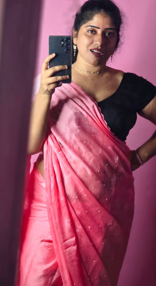 Oye_Ninne_X's tweet photo. Siri Naidu aka Thota Durga UNSEEN EXCLUSIVE 🥵 https://t.co/z0Bf0YrhGV