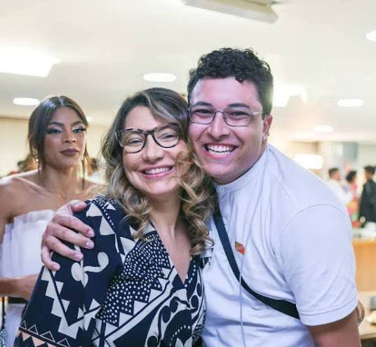 Jpgnascimento10's tweet image. Adivinha quem é amigo de quem??!!!! #forapt #foraluladrao #LulaCorrupto