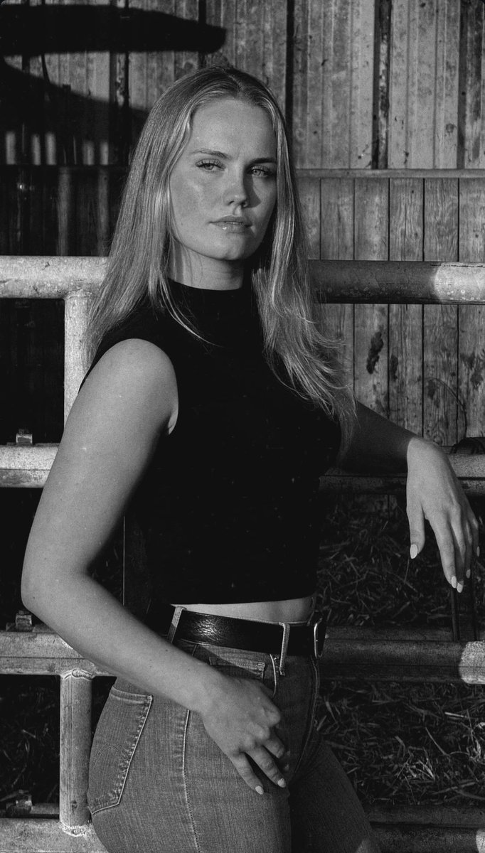 DutchareBeautys's tweet photo. Roos Boerland
#blackandwhite #pic https://t.co/gnpdtiJLpF