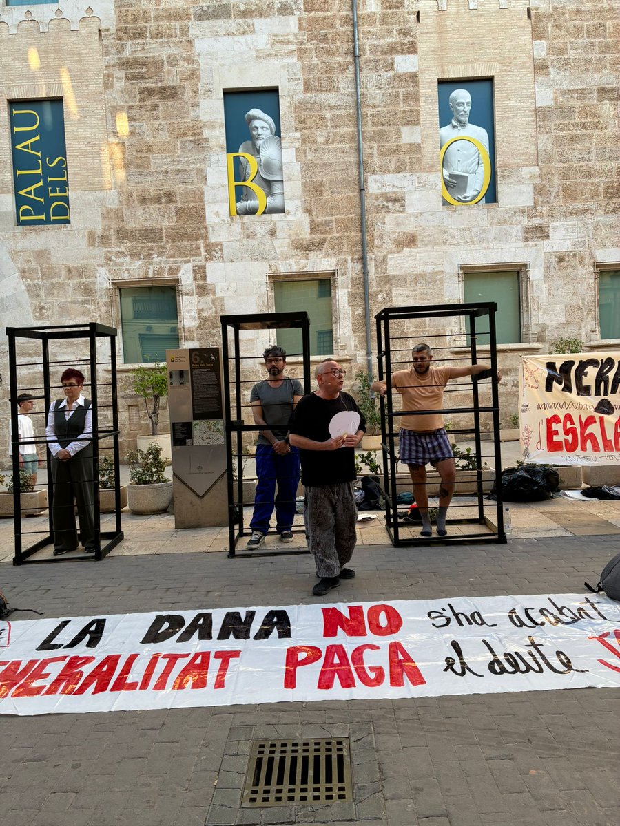 IntersindicalV's tweet image. Intersindical Valenciana dona suport a la concentració en defensa del Parke Alkosa d’Alfafar. Cal protegir els espais comunitaris i la memòria col·lectiva del barri. Ens trobaran al costat del veïnat ✊
#Alfafar #ParkeAlkosa #SuportVeïnal