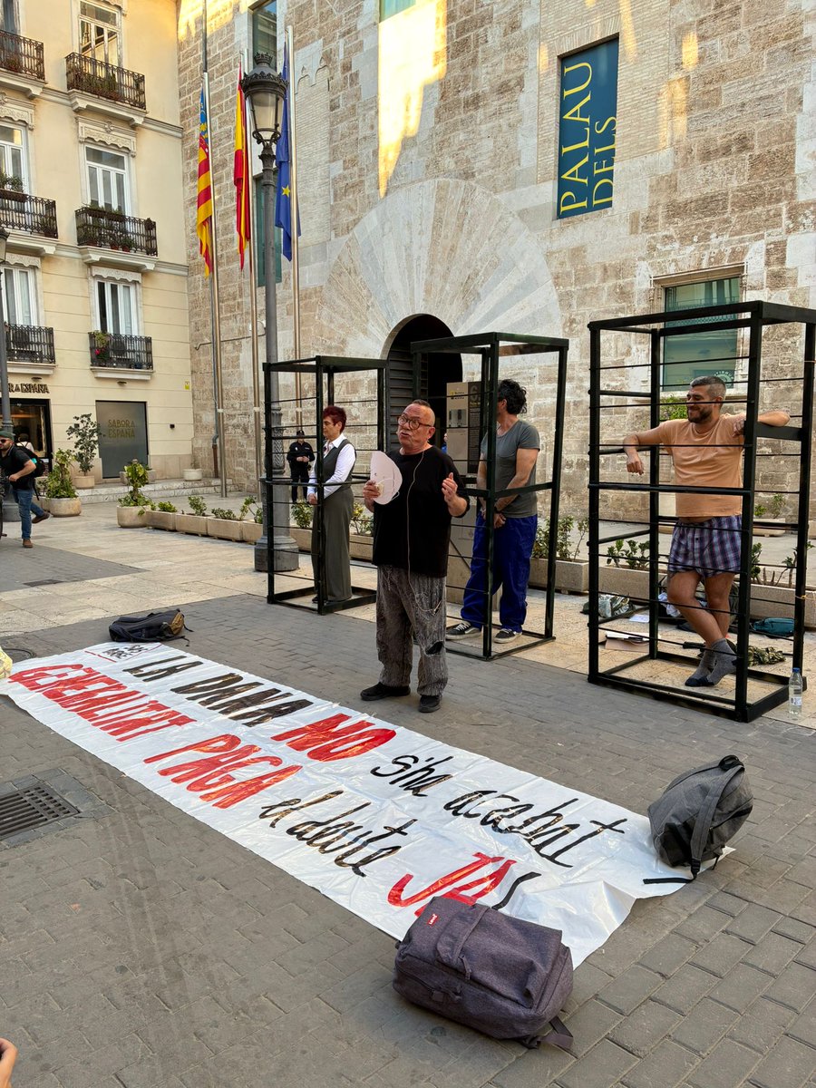 IntersindicalV's tweet image. Intersindical Valenciana dona suport a la concentració en defensa del Parke Alkosa d’Alfafar. Cal protegir els espais comunitaris i la memòria col·lectiva del barri. Ens trobaran al costat del veïnat ✊
#Alfafar #ParkeAlkosa #SuportVeïnal