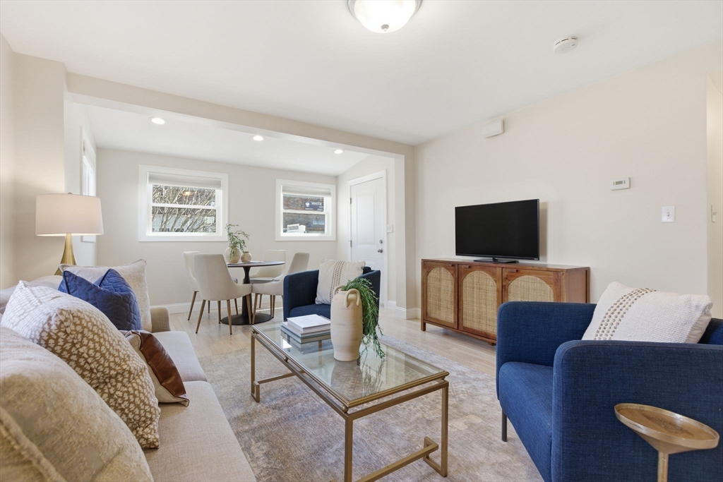lisasantilli's tweet photo. 🏡 NEW | 📍 14 School Street #1, Danvers, MA 01923
💲 429,900 |  🛏  2 bed  🛁  2 bath  📐 1028 sq. ft.

https://t.co/kfZqJ2Ov7J https://t.co/9VrkEyeKoi