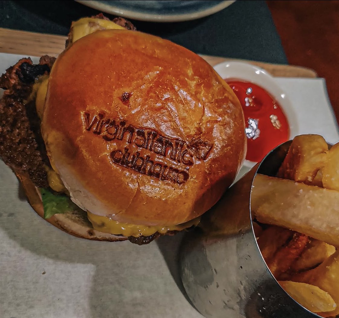 NickKeep_NKA's tweet image. Last nights dinner and Beef burger and fries at JFK, this evenings  long fin tuna Goujons, french fries and minted petit poi’s, who doesn’t love a rustic dinner or is it tea? @girl_merc @wass74  #Wednesday #Dinner #Tea