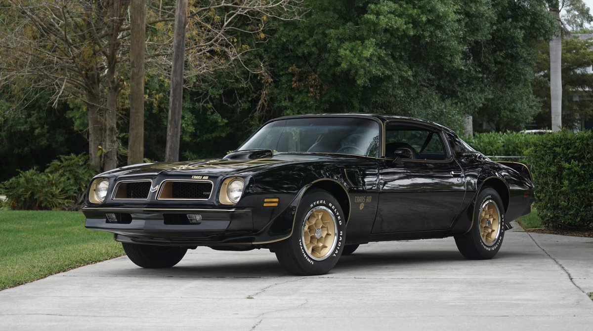 Mecum Auctions tweet media