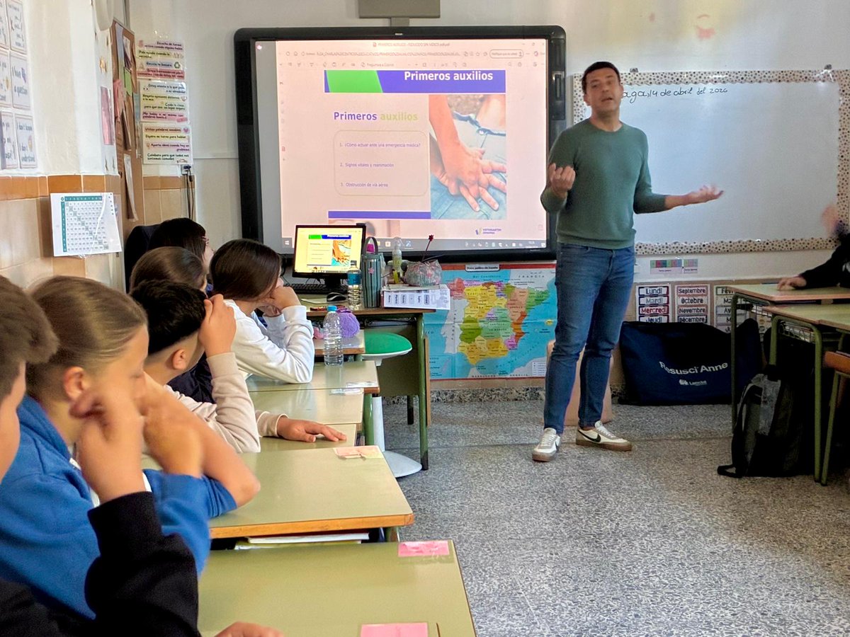 SAFAICET's tweet image. La clase de 6° de Primaria ha recibido hoy un taller sobre RCP (reanimación cardiopulmonar), primeros auxilios y actuación en caso de atragantamiento. 
💪🏻😃👍🏻
#YoConSAFA #FamiliaSAFA #VenMiraSienteSAFA #EducamosPersonasCreamosFuturo @fundacionsafa @educsi @JesuitasESP