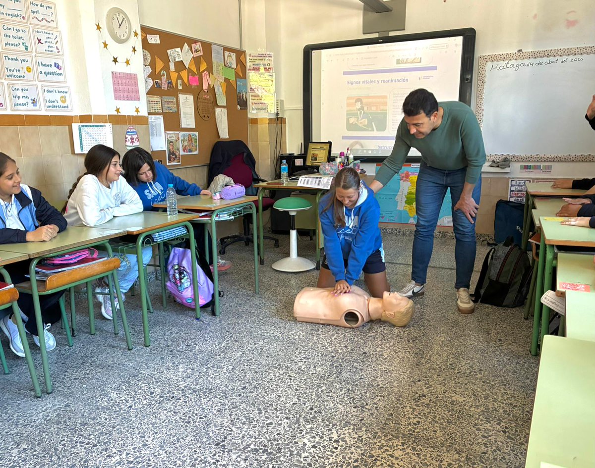 SAFAICET's tweet image. La clase de 6° de Primaria ha recibido hoy un taller sobre RCP (reanimación cardiopulmonar), primeros auxilios y actuación en caso de atragantamiento. 
💪🏻😃👍🏻
#YoConSAFA #FamiliaSAFA #VenMiraSienteSAFA #EducamosPersonasCreamosFuturo @fundacionsafa @educsi @JesuitasESP